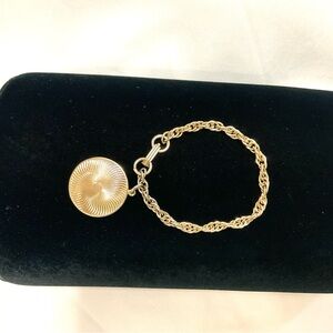 Vintage Gold Tone Twisted Chain Bracelet with Swirl Charm